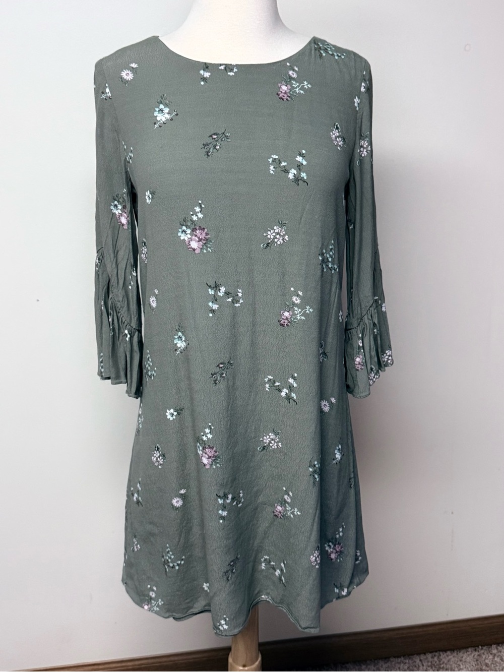 Vince Camuto Sz 4 Floral Ruffle-Sleeve Dress